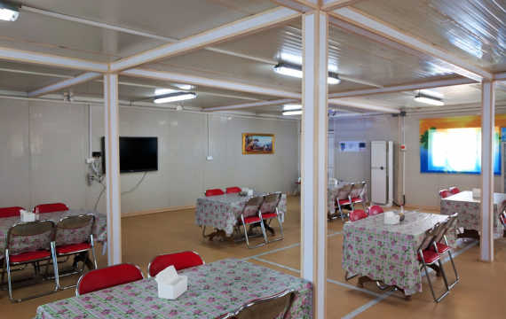  انشاء صالة مطعم للأشخاص الهامين , بمساحة 120 متر مربع , لصالح شركة CPP